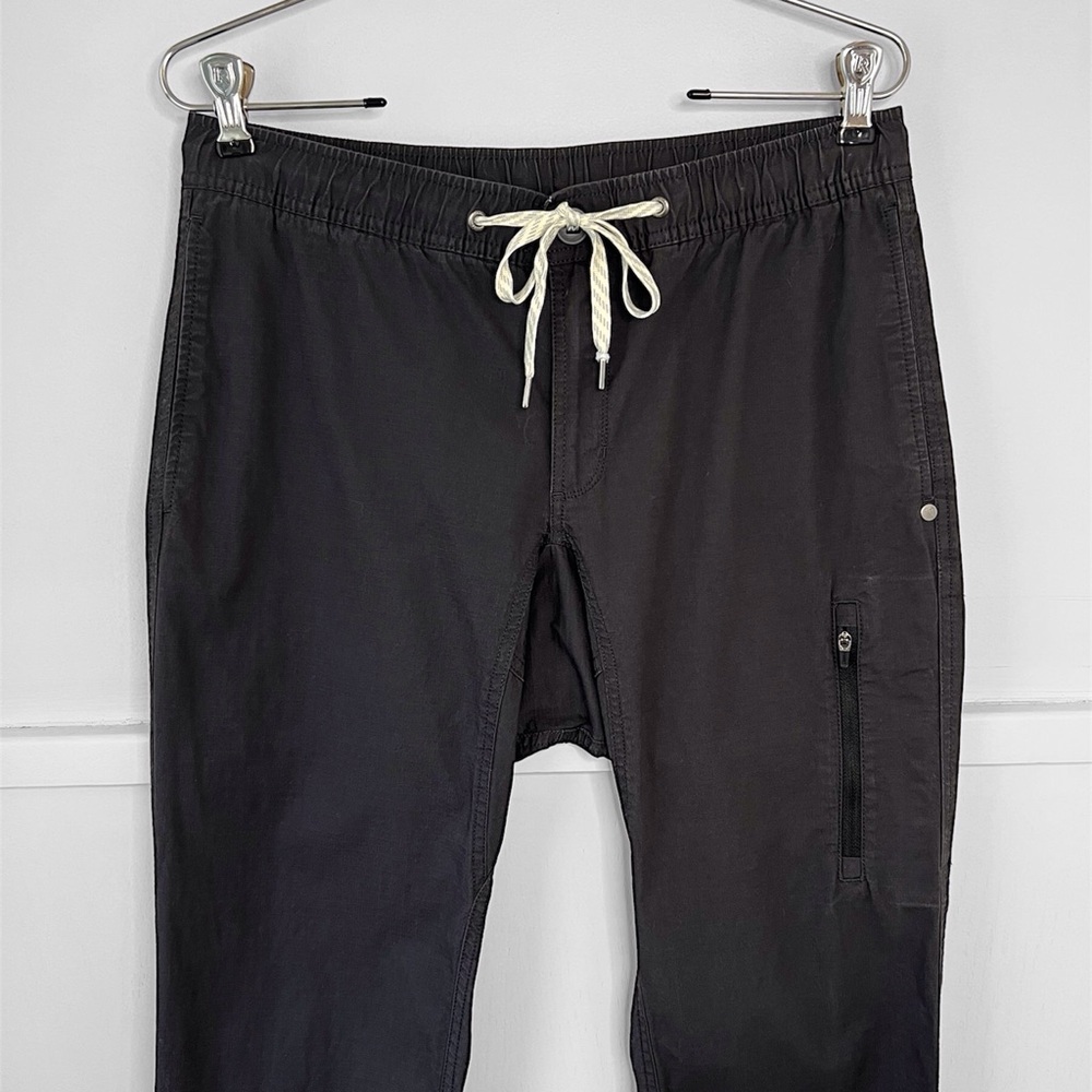 Vuori Men's Ripstop Drawstring Climber Pants in Charcoal - Picture 4 of 12